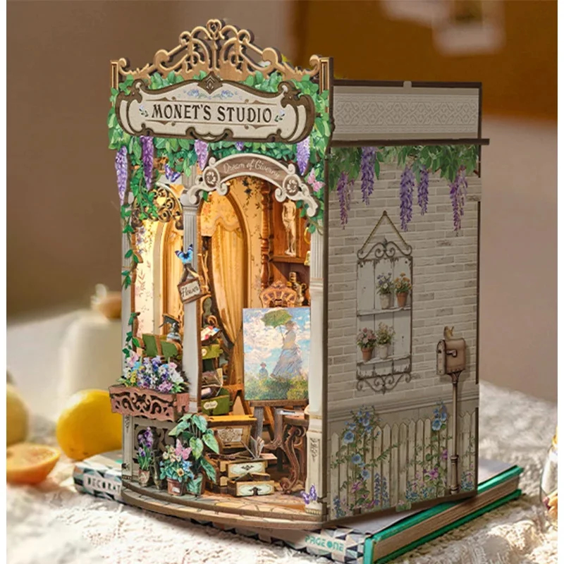 Model Kit Studio - Rak Buku Studio Monet dari Kayu,